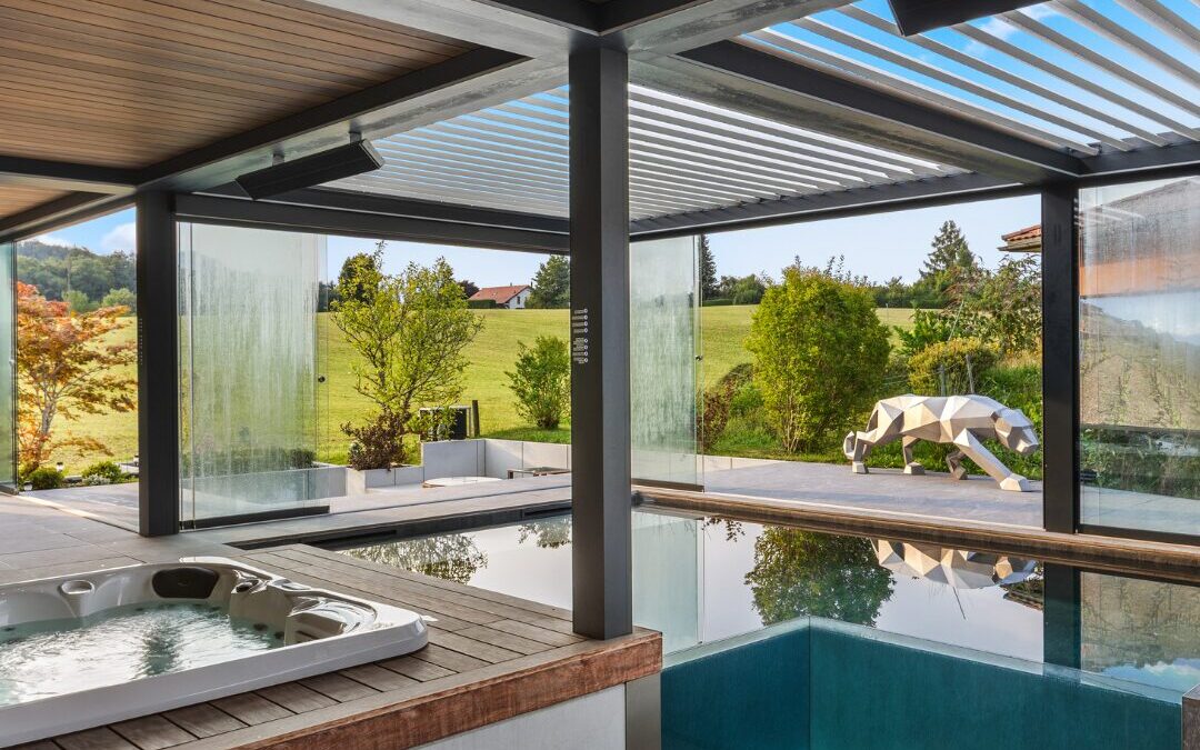 Piscine béton avec PVC armé, vitrée sur un angle – Attalens