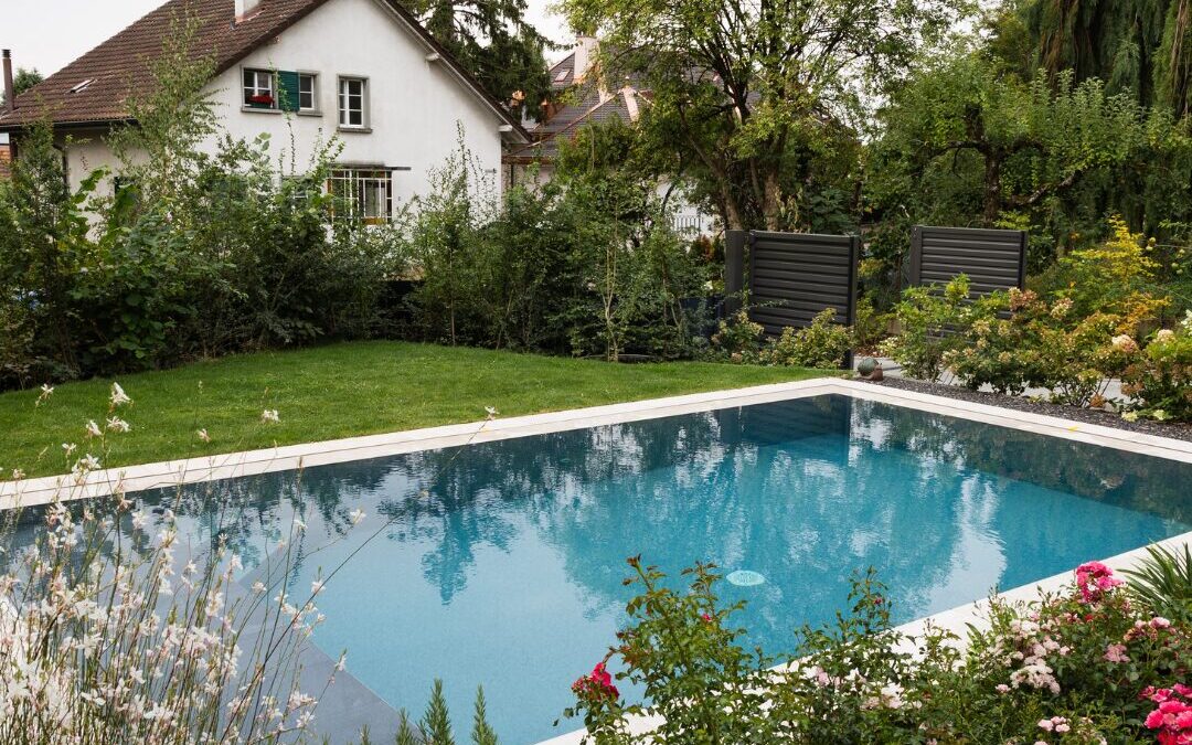Piscine miroir béton avec PVC armé – Genève